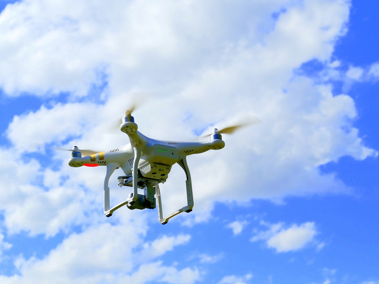 drone-1579118_1280